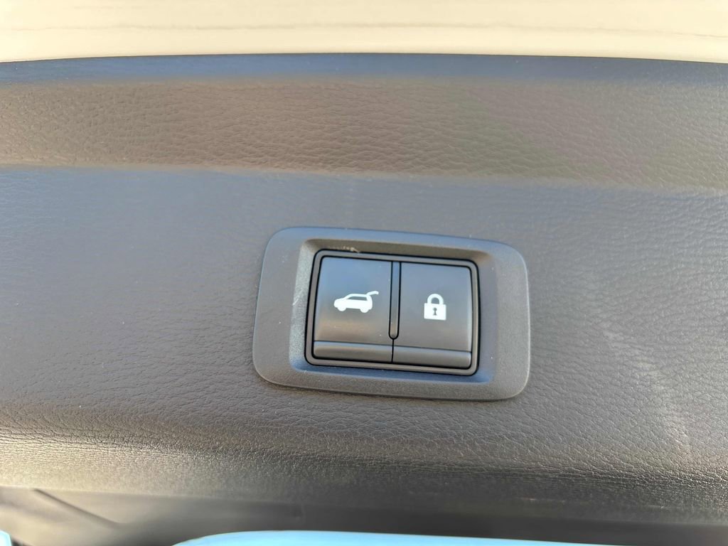 Used 2025 Mitsubishi Outlander SE AWD/4WD image 38