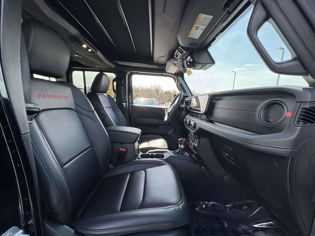 Used 2025 Jeep Wrangler Unlimited Rubicon AWD/4WD image 15