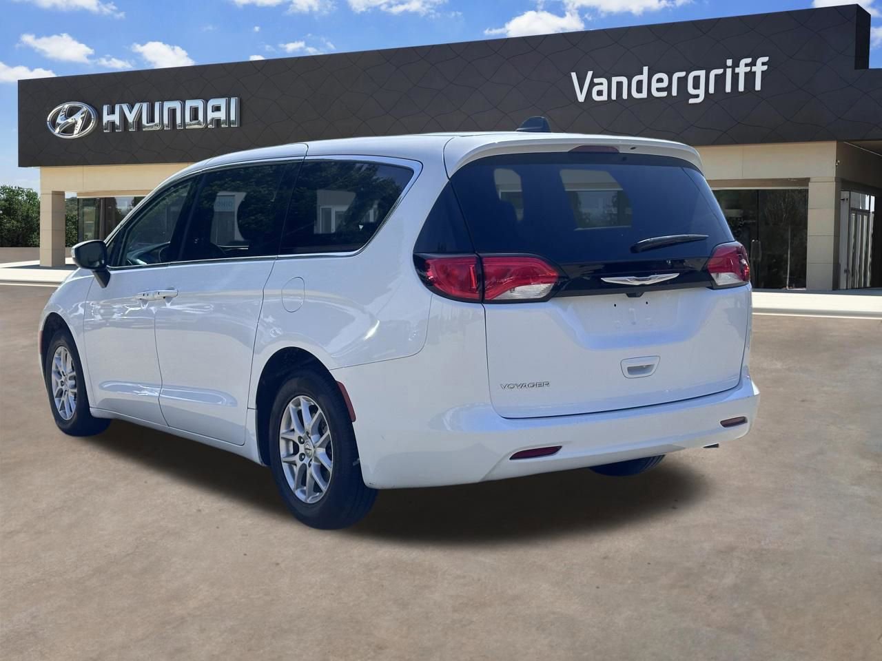 Used 2023 Chrysler Voyager LX FWD image 12