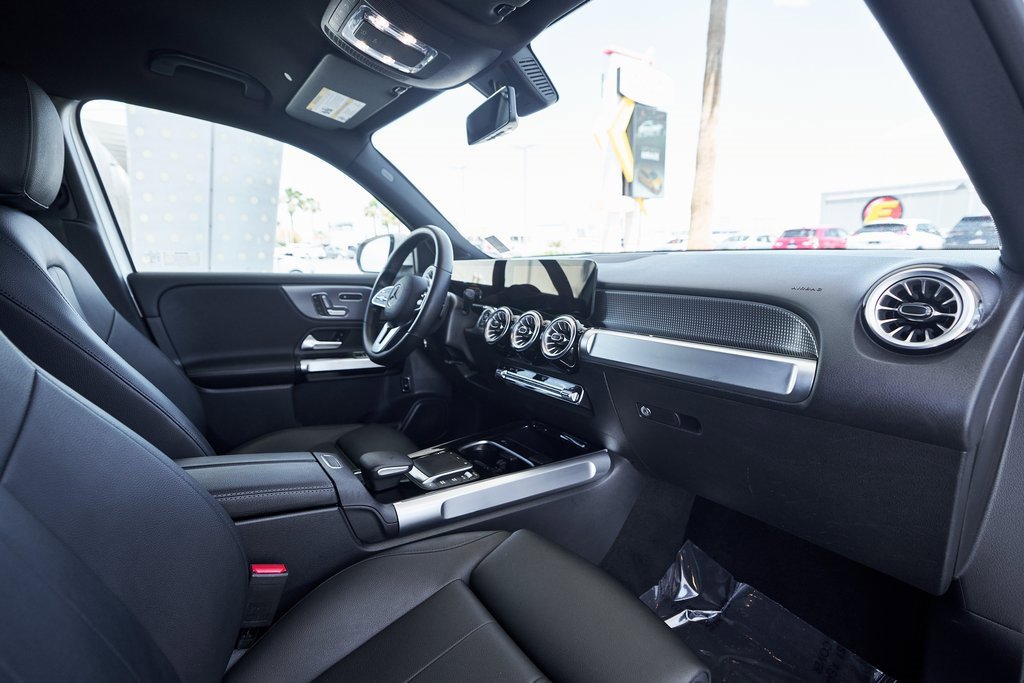 Used 2022 Mercedes-Benz GLB 250 4MATIC w/ Premium Package Lite image 26