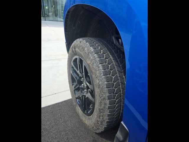 Used 2025 Chevrolet Silverado 1500 LT Trail Boss w/ Convenience Package II AWD/4WD image 27