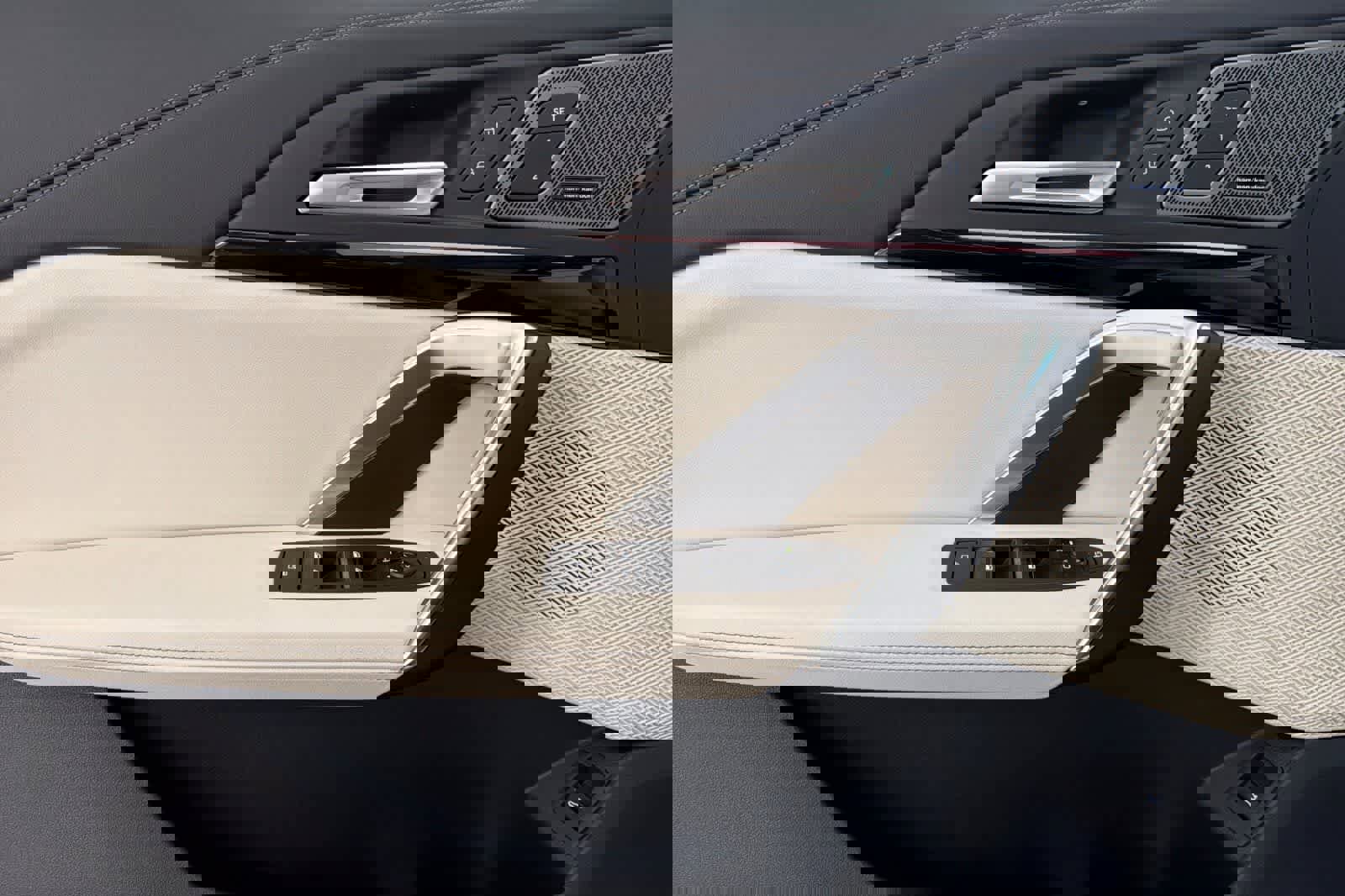 Used 2026 BMW X1 xDrive28i w/ Technology Package image 12