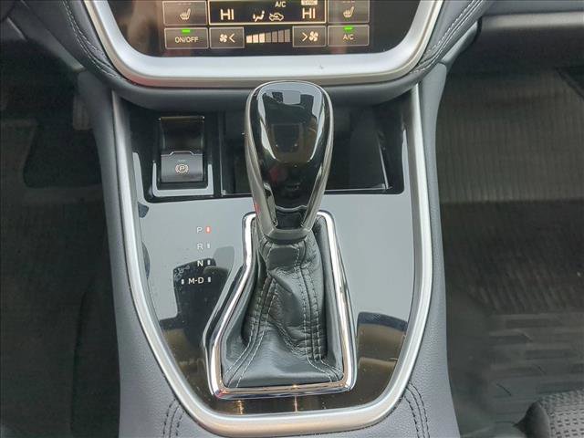 Used 2025 Subaru Outback Premium AWD/4WD image 12
