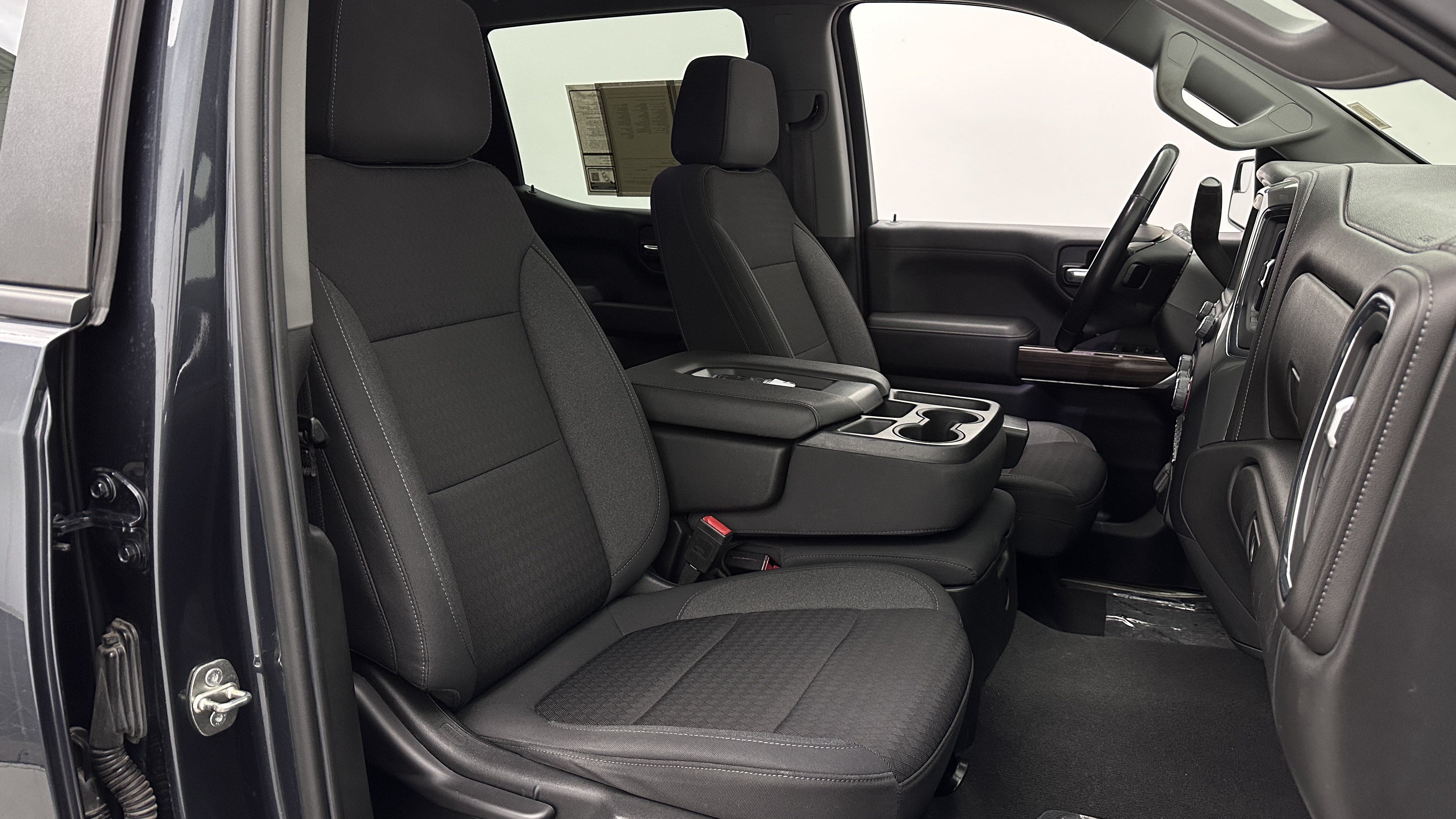 Used 2022 Chevrolet Silverado 1500 LT AWD/4WD image 33