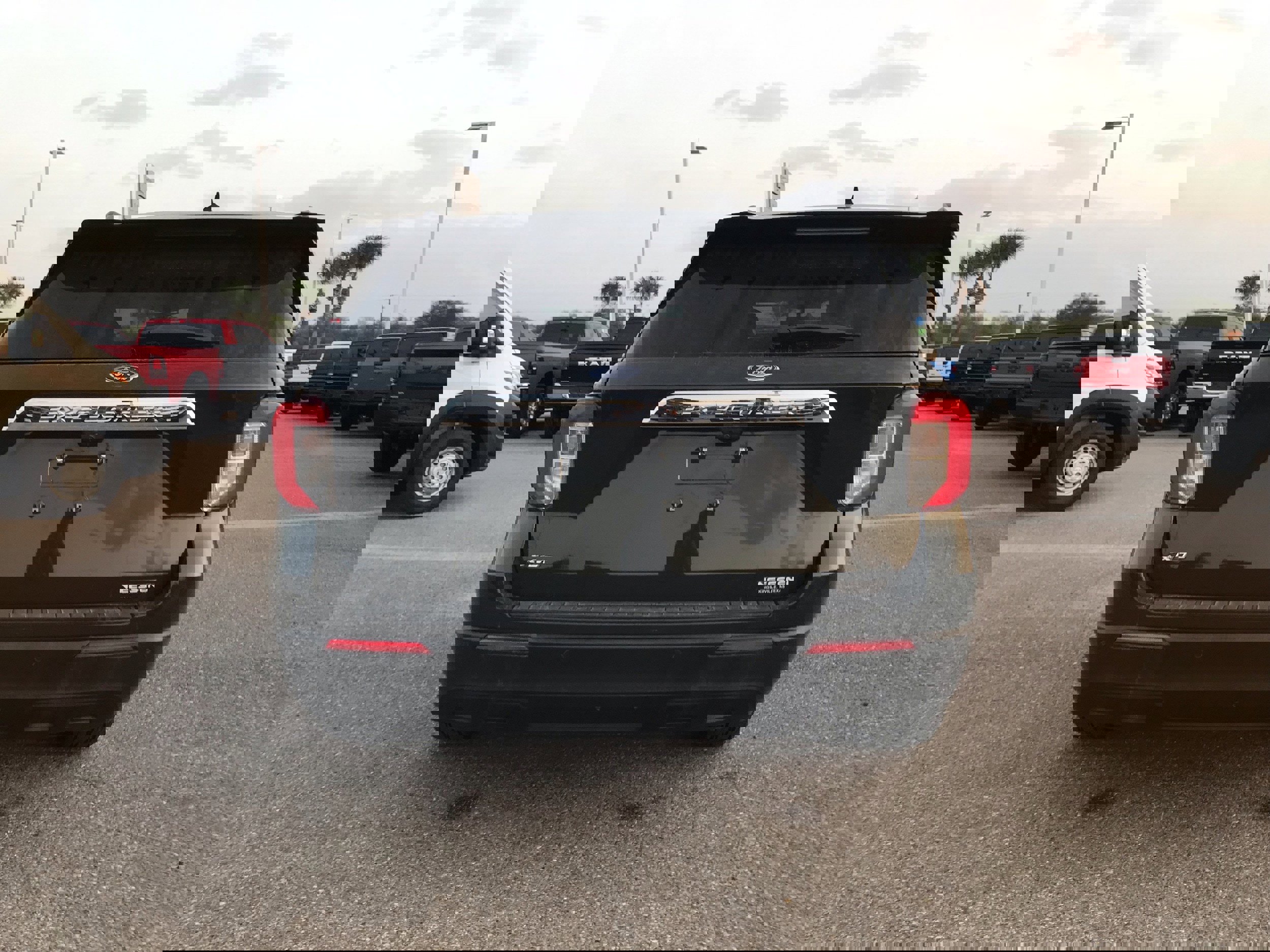 Used 2022 Ford Explorer XLT image 6