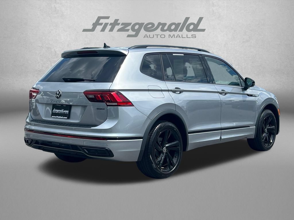Used 2024 Volkswagen Tiguan SE R-Line AWD/4WD image 8