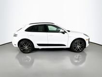 Certified 2026 Porsche Macan AWD/4WD image 5