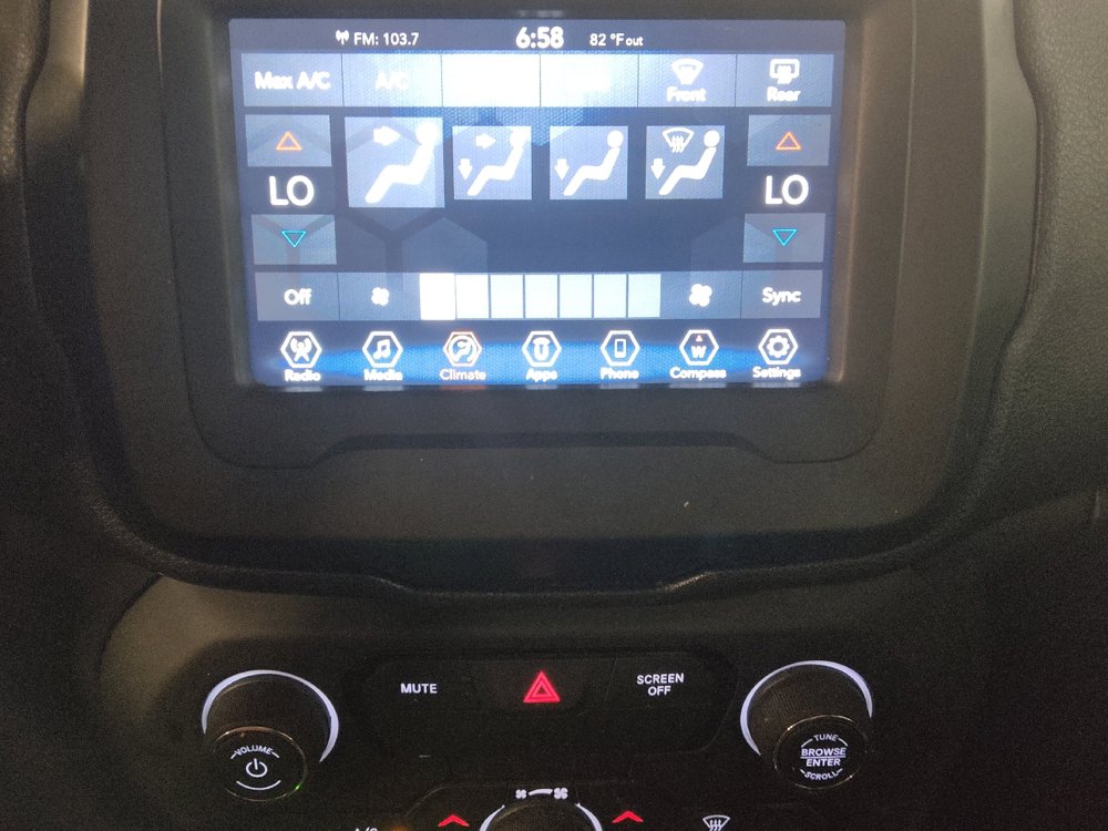 Used 2020 Jeep Renegade Altitude FWD image 25