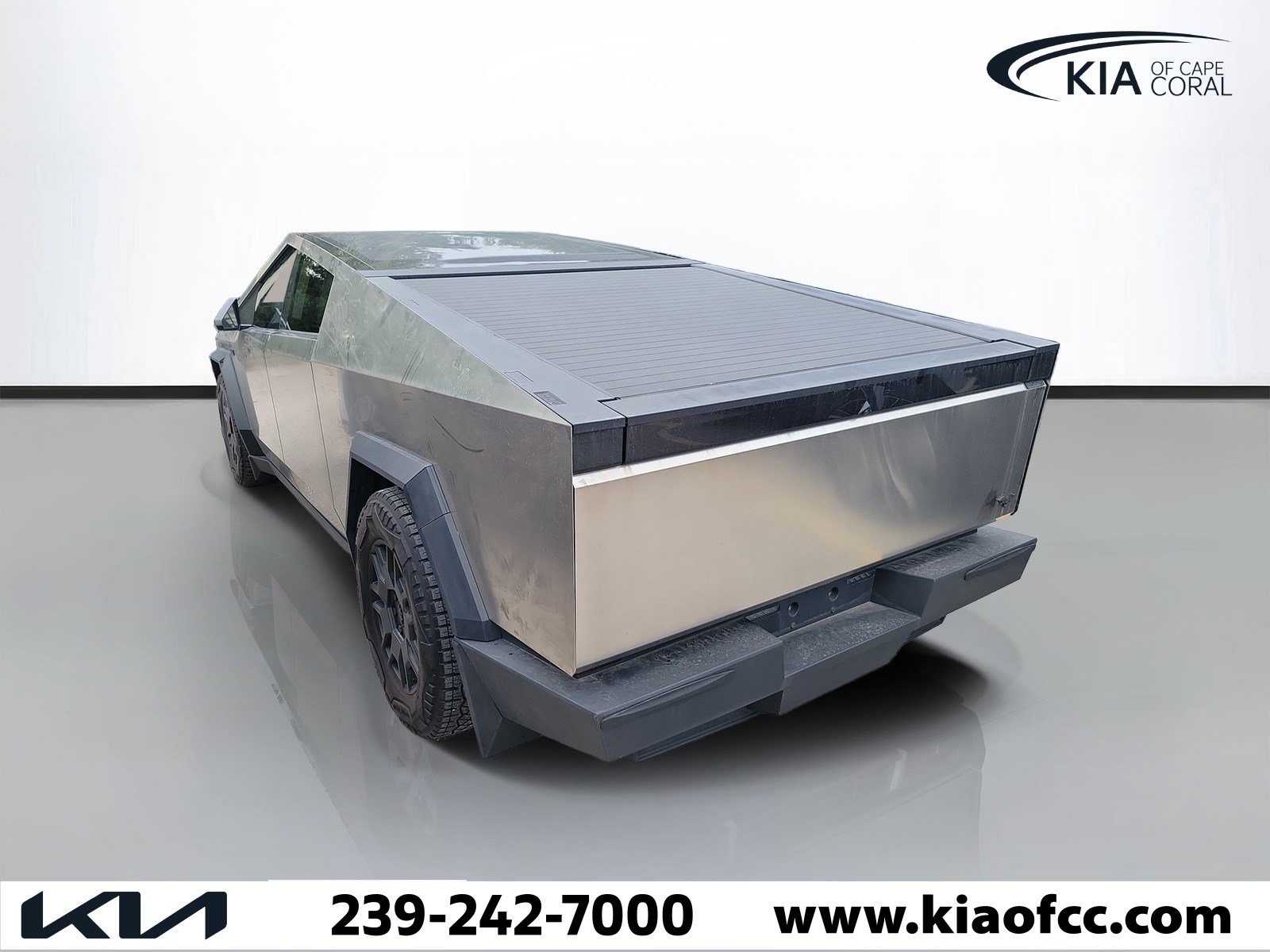 Used 2024 Tesla Cybertruck Cyberbeast AWD/4WD image 4