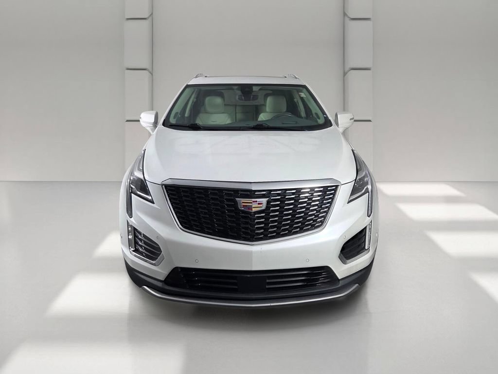 Used 2023 Cadillac XT5 Premium Luxury w/ Technology Package AWD/4WD image 3