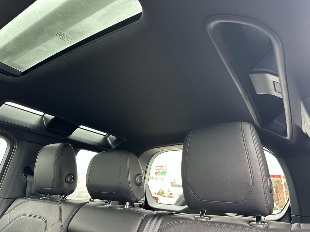 Used 2023 Land Rover Defender 110 S image 14