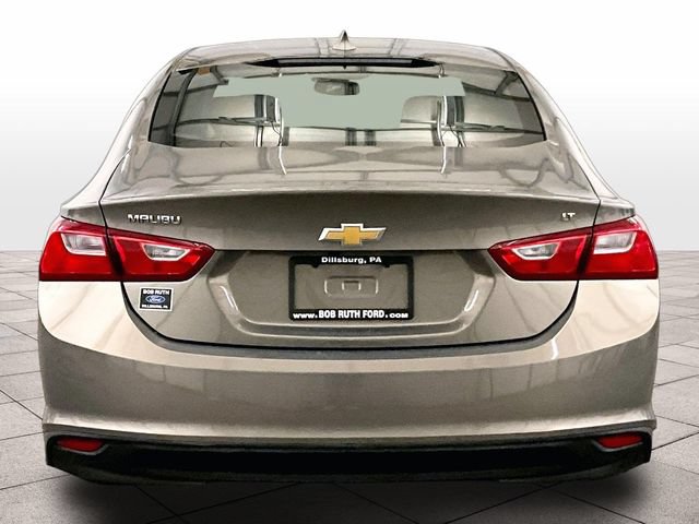 Used 2017 Chevrolet Malibu LT w/ Leather Package FWD image 4