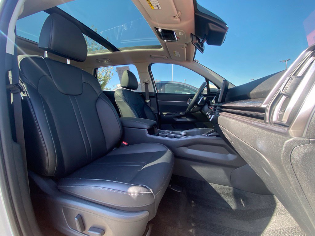 Certified 2025 Kia Sorento EX w/ EX Panoramic Sunroof Package FWD image 28