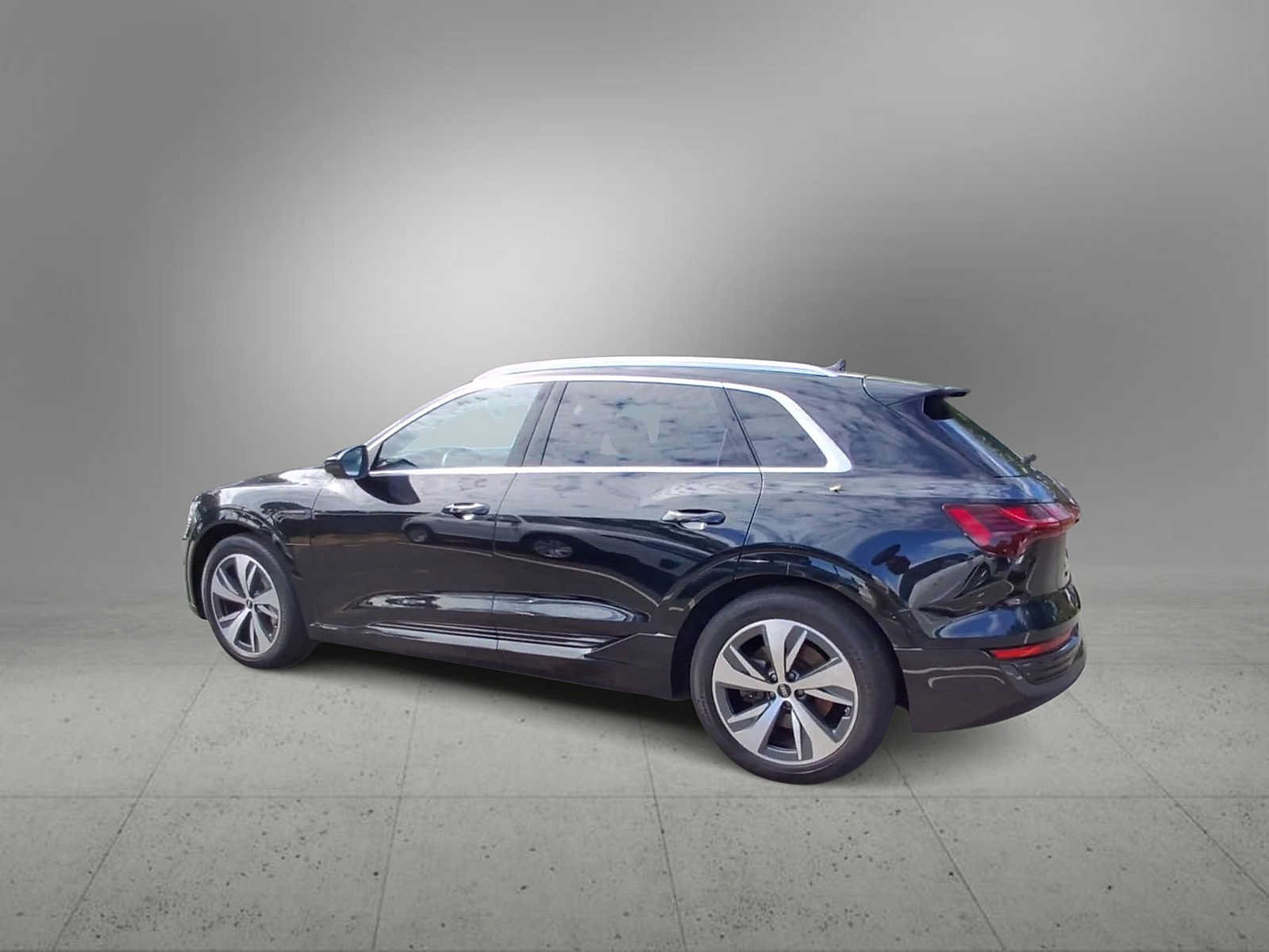 Used 2024 Audi Q8 e-tron Premium Plus w/ Premium Plus Package AWD/4WD image 6