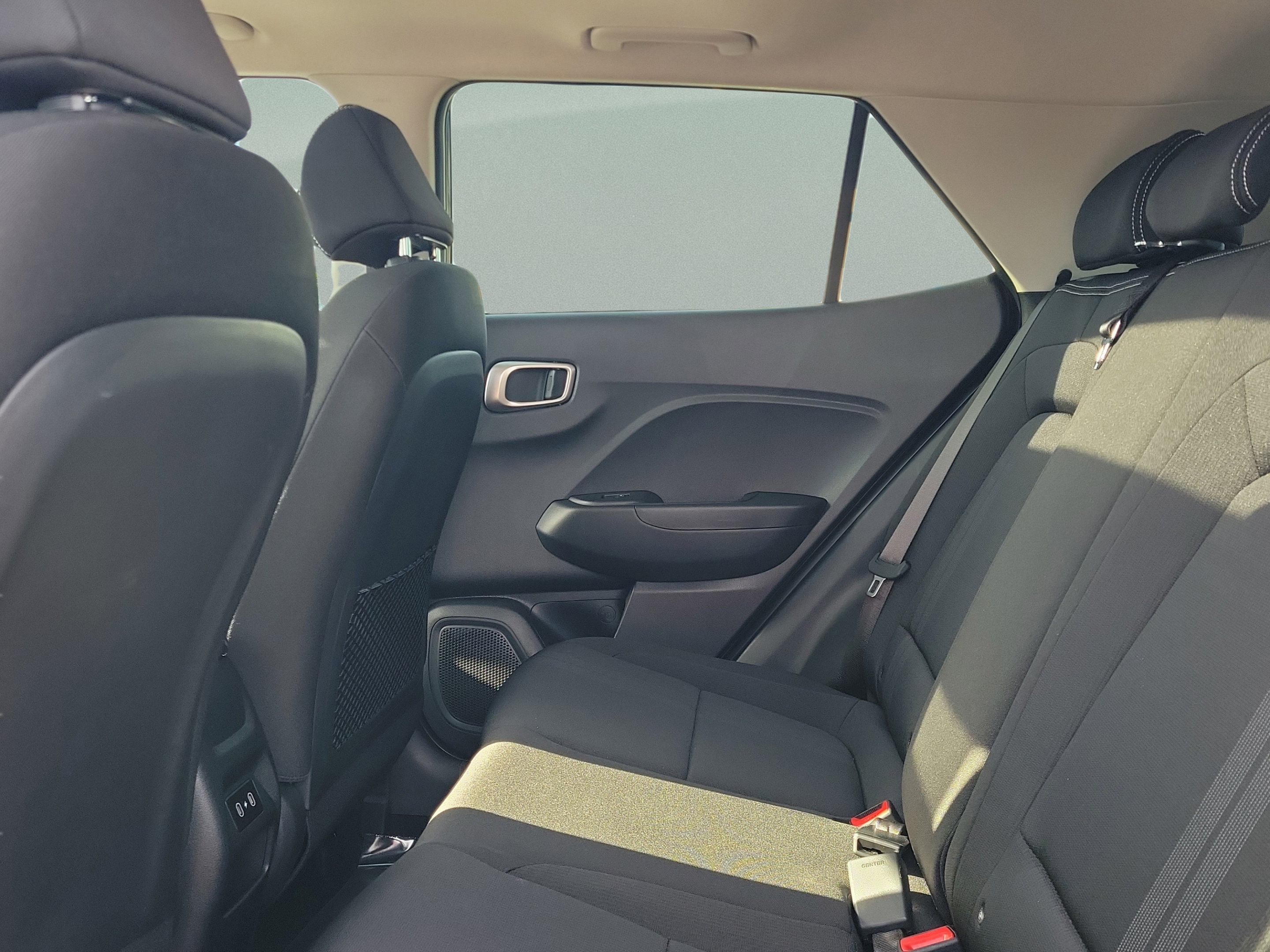 Used 2025 Hyundai Venue SEL FWD image 31
