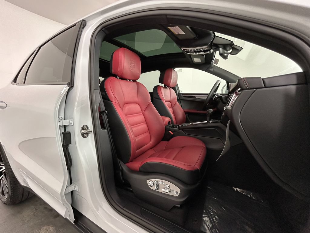 New 2026 Porsche Macan AWD/4WD image 23