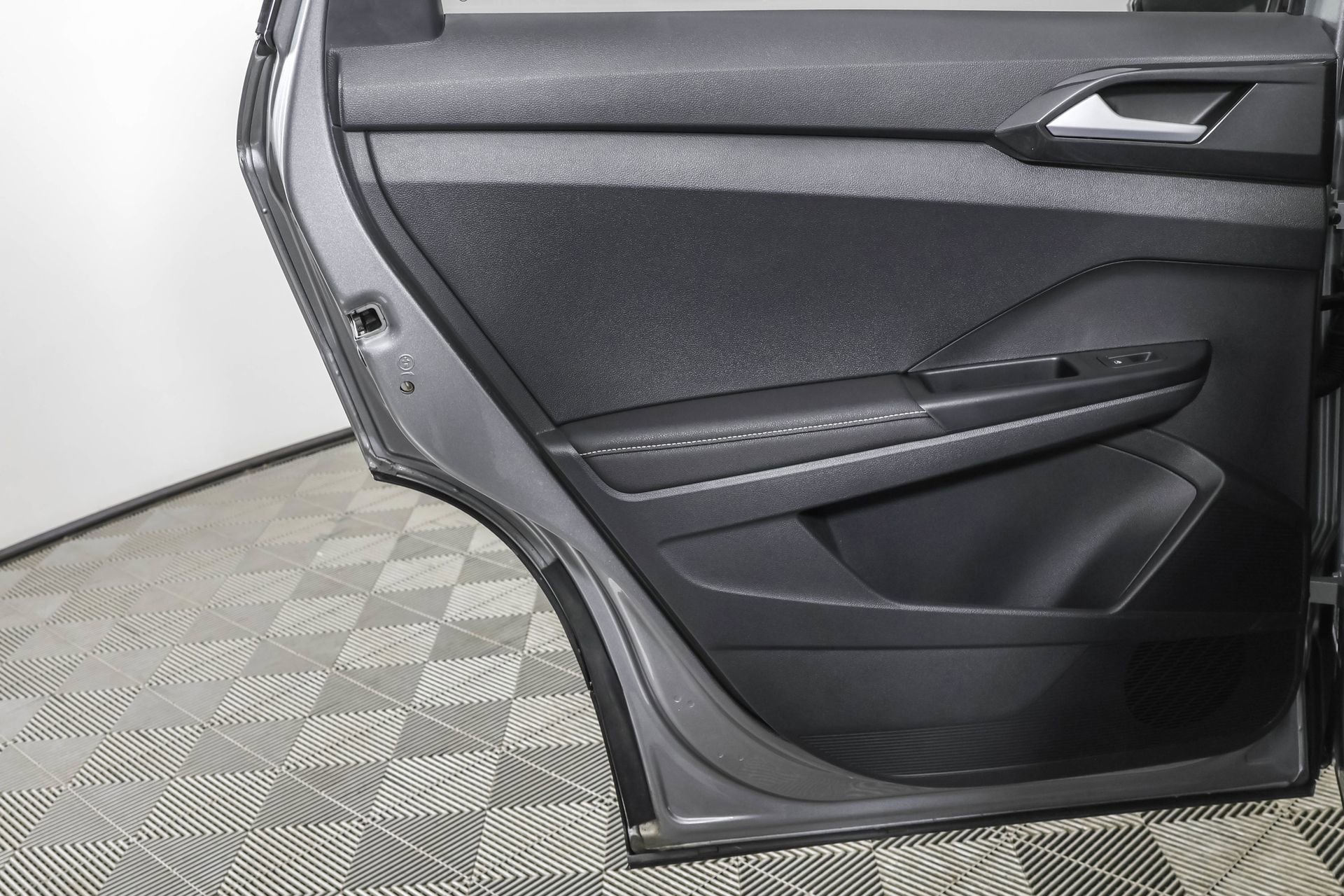 Certified 2024 Volkswagen Taos SEL image 40