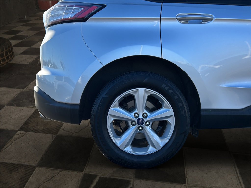 Used 2016 Ford Edge SE image 12