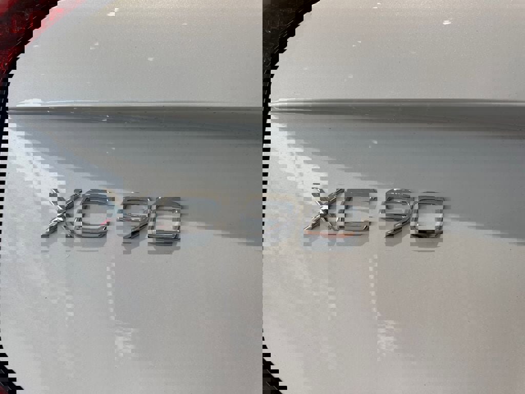 New 2026 Volvo XC90 B5 Core w/ Protection Package Premier image 8