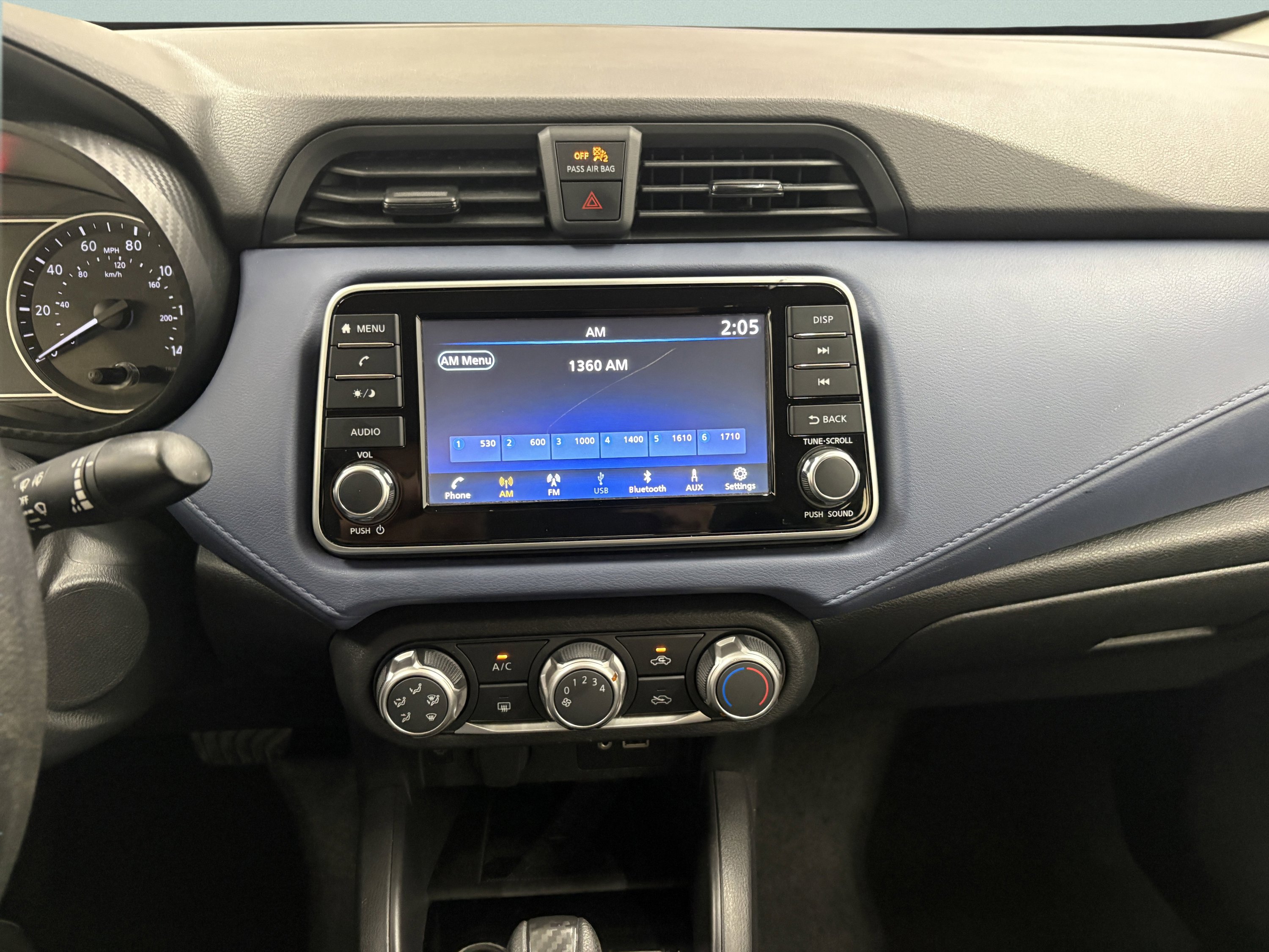 Used 2023 Nissan Versa SV image 13