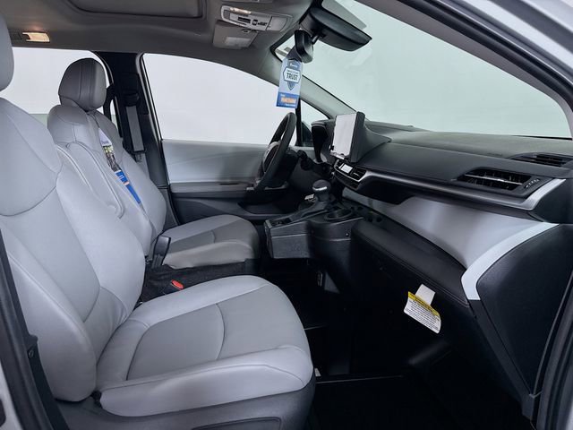 Used 2025 Toyota Sienna XLE w/ XLE Plus Package FWD image 24