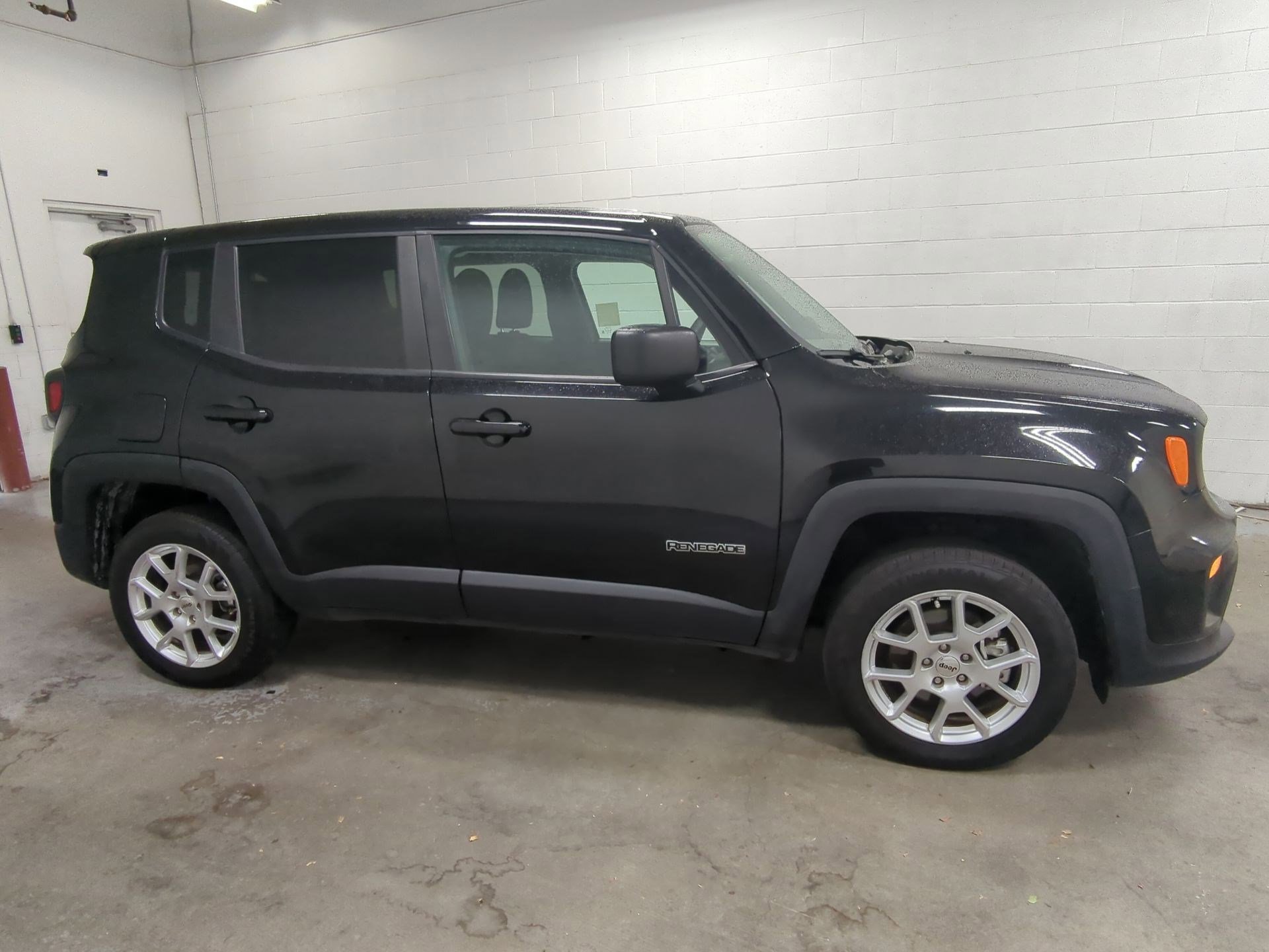 Certified 2023 Jeep Renegade Latitude image 2