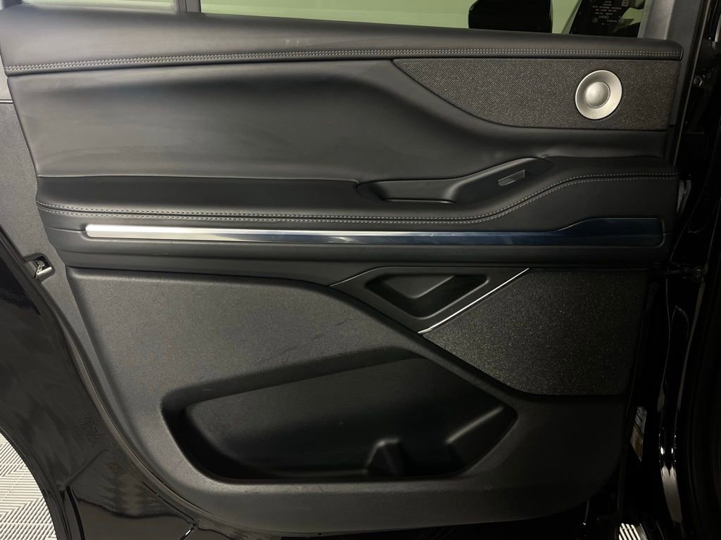 Used 2025 Lincoln Navigator L Reserve image 29