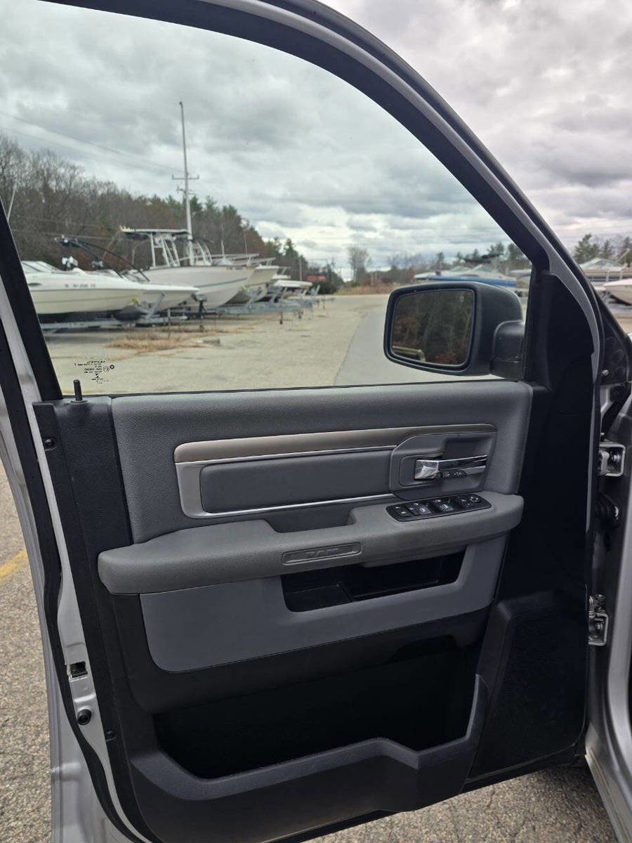 Used 2015 RAM 1500 Classic SLT w/ SLT Plus D￩cor Group image 13