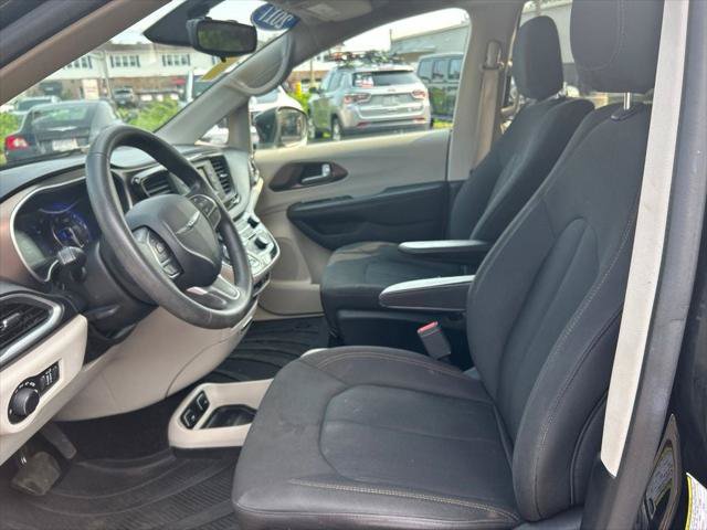 Certified 2017 Chrysler Pacifica Touring FWD image 28