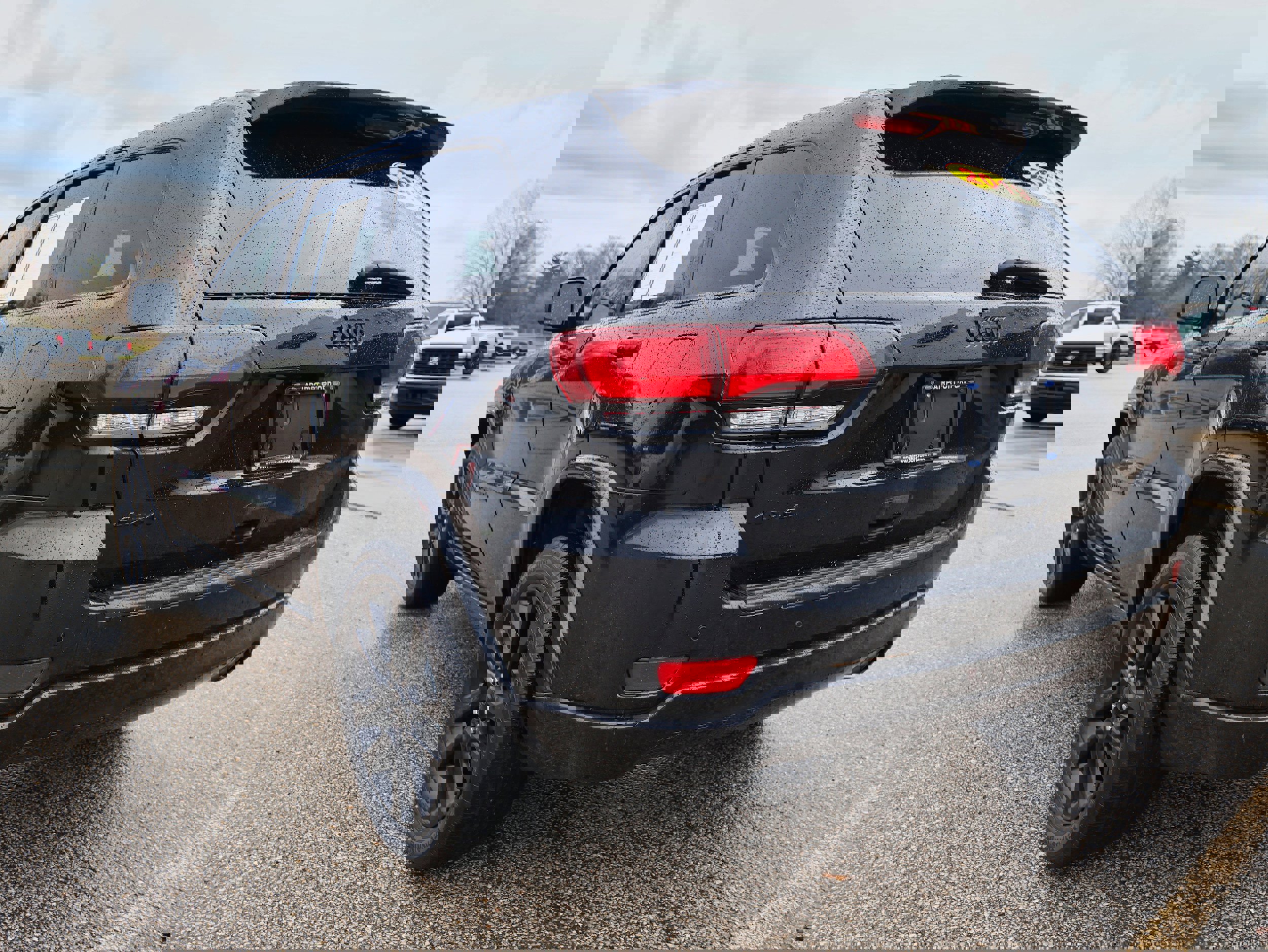 Used 2019 Jeep Grand Cherokee Altitude image 3