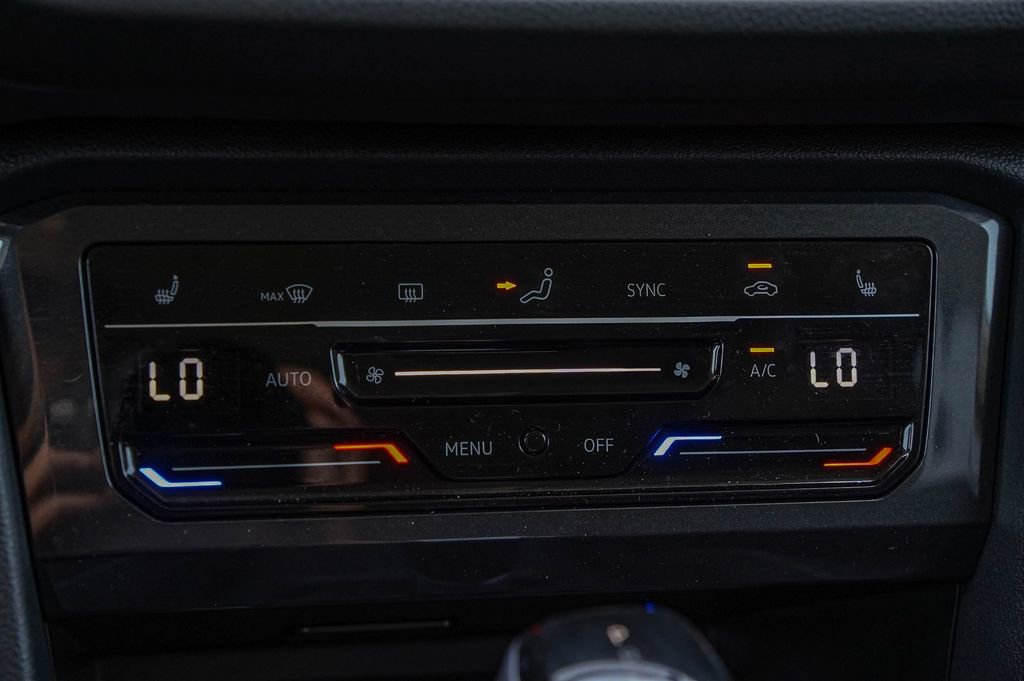 Used 2024 Volkswagen Tiguan SE image 20