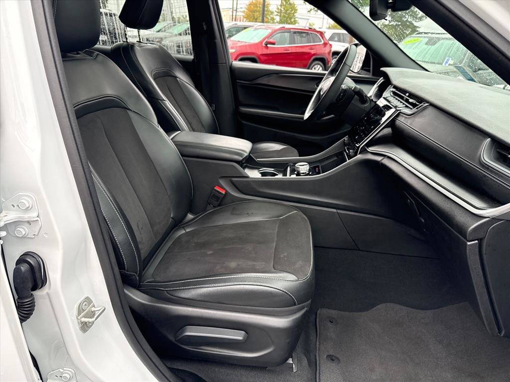 Used 2023 Jeep Grand Cherokee L Laredo AWD/4WD image 26
