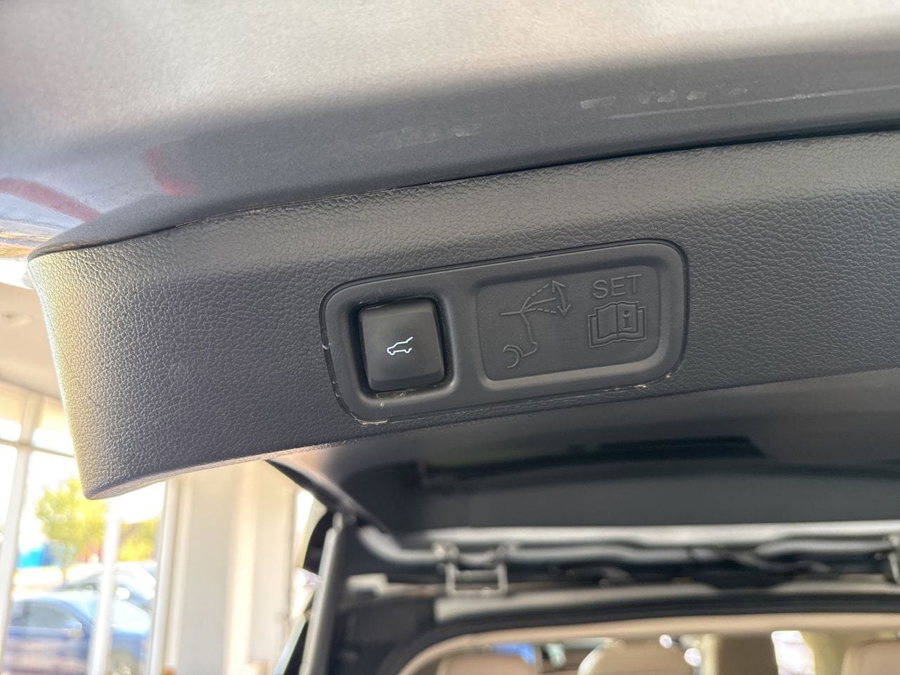 Used 2024 Ford Expedition Limited image 13