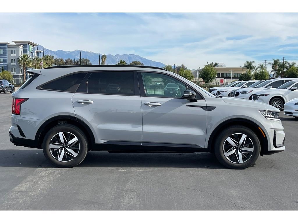 Used 2022 Kia Sorento EX w/ Panoramic Sunroof Package image 8