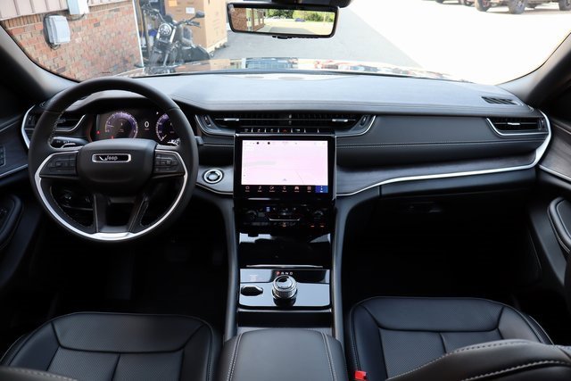 New 2025 Jeep Grand Cherokee Limited w/ Luxury Tech Group II image 42