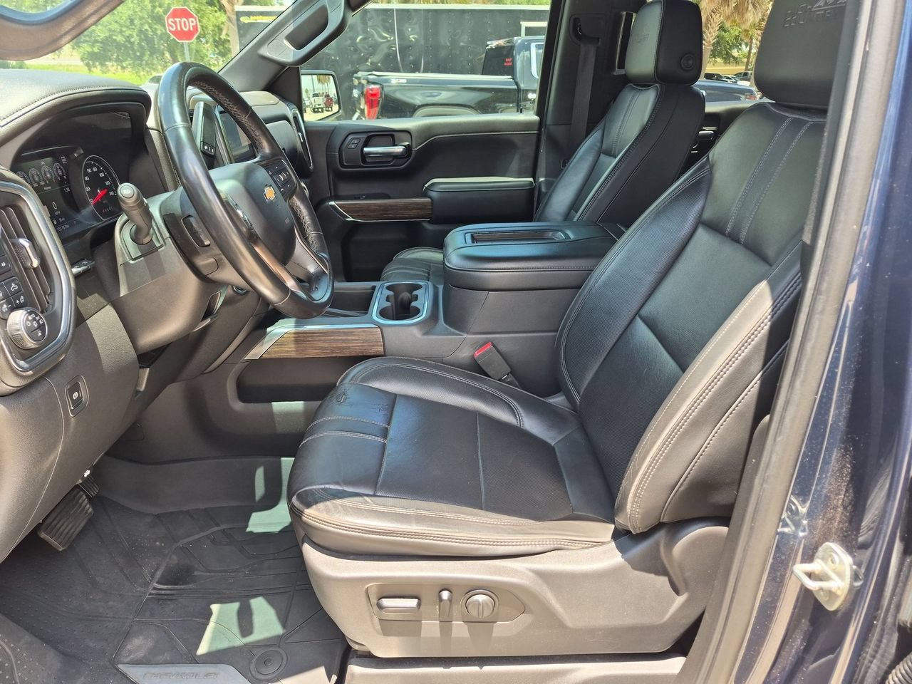 Used 2020 Chevrolet Silverado 1500 High Country w/ Technology Package AWD/4WD image 18