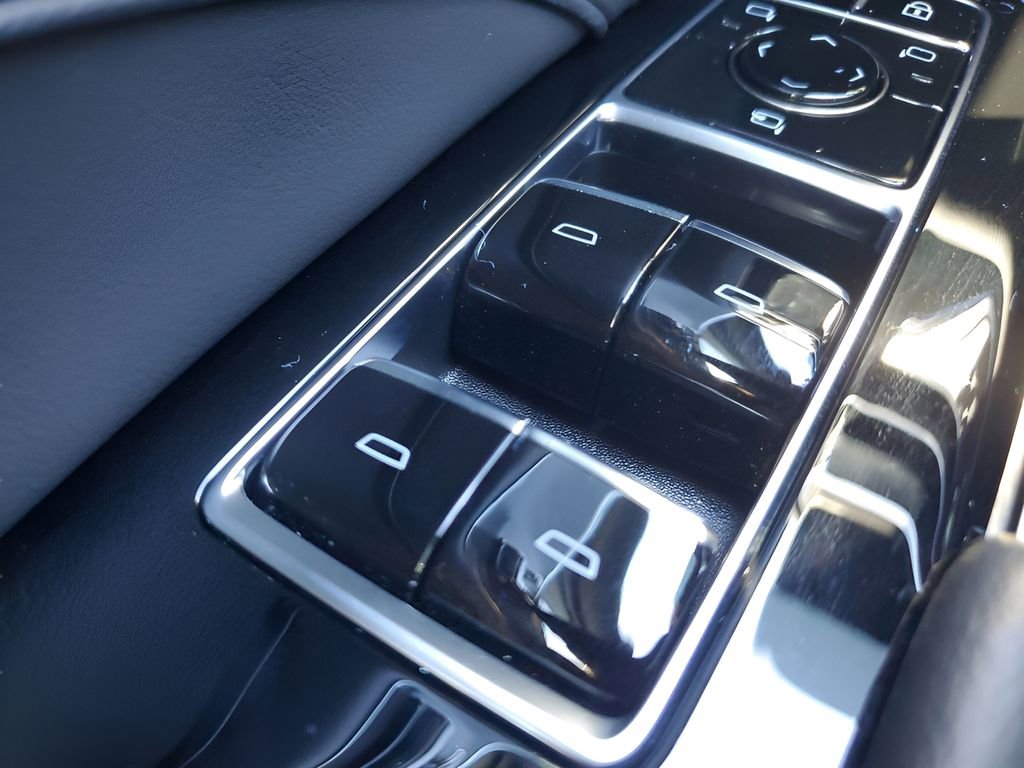 Used 2025 Cadillac Lyriq Luxury image 35