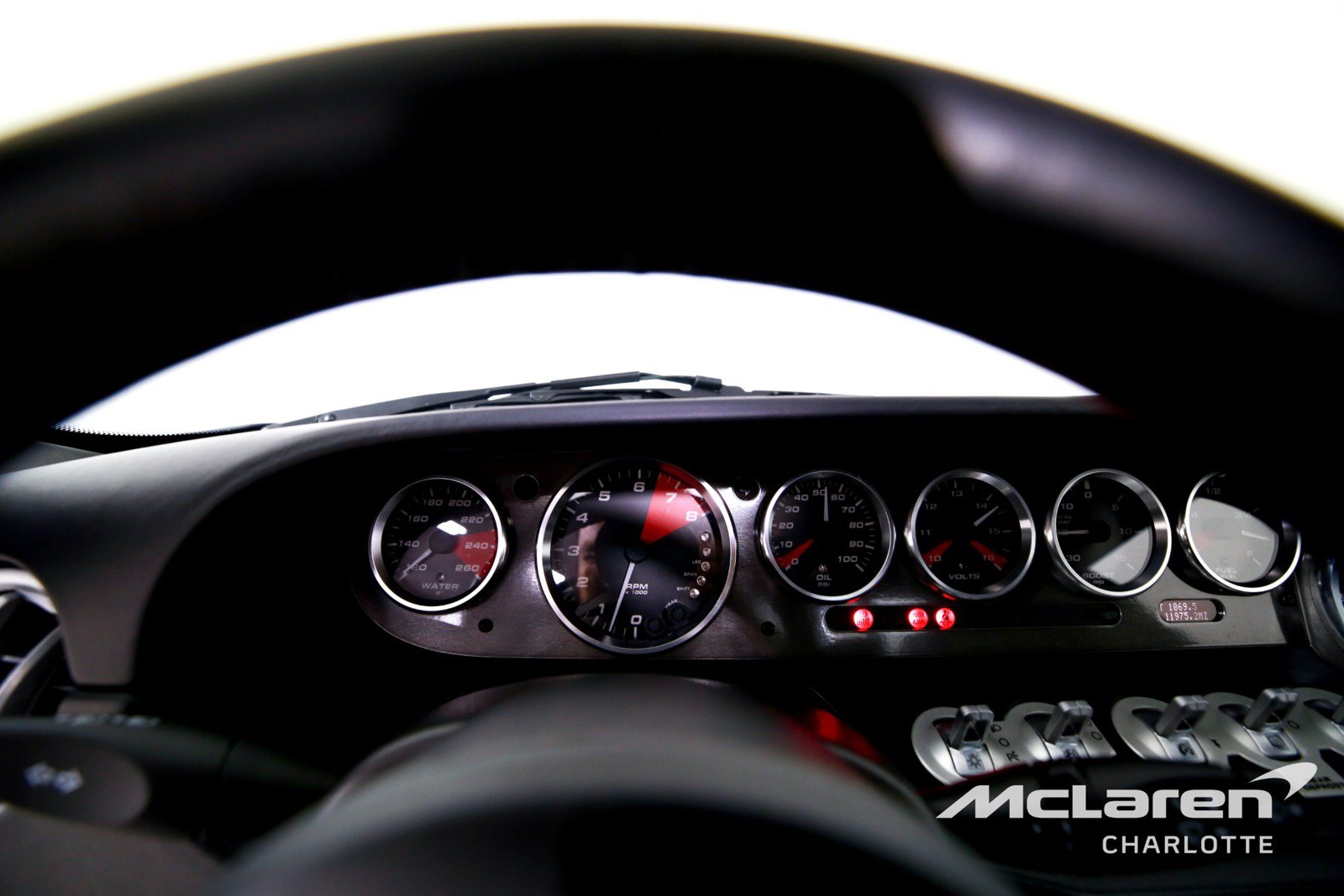 Used 2005 Ford GT RWD image 13