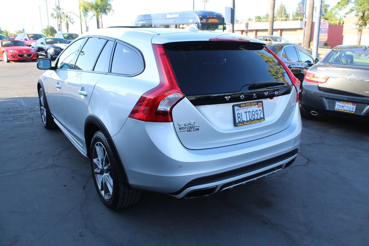 Used 2018 Volvo V60 T5 Cross Country AWD/4WD image 5