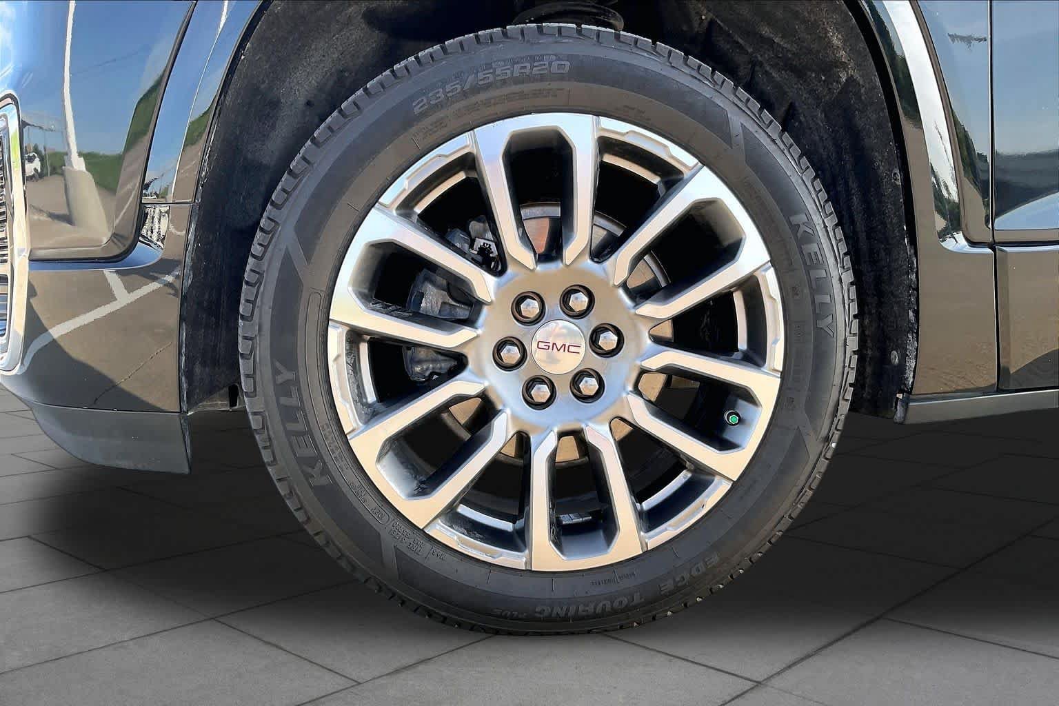 Certified 2023 GMC Acadia Denali w/ Denali Technology Package FWD image 10