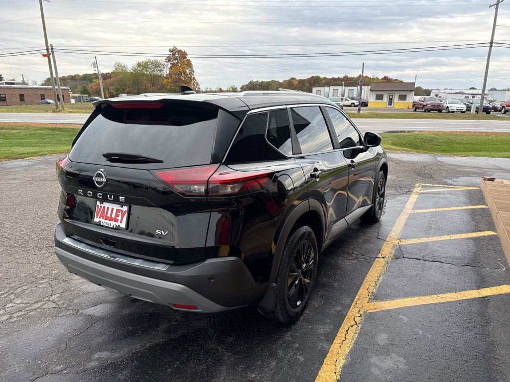Used 2023 Nissan Rogue SV w/ SV Premium B Package image 8
