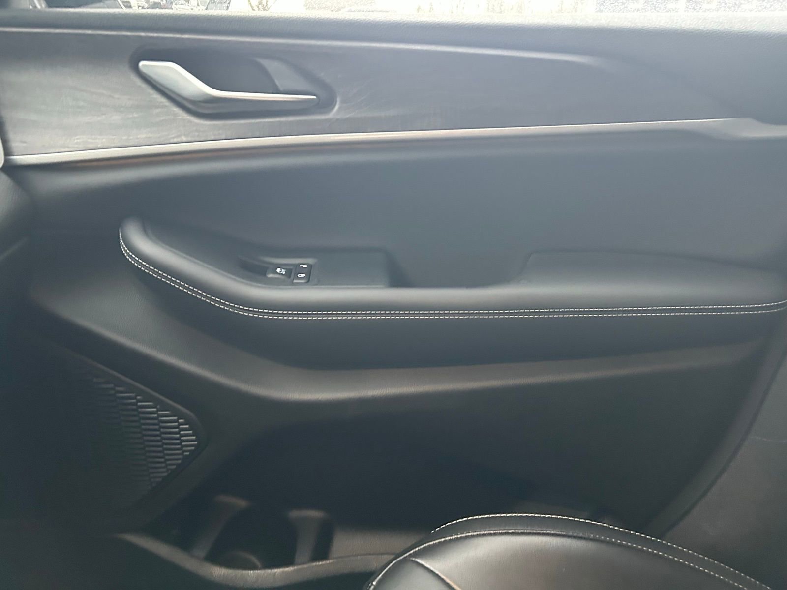 Certified 2023 Jeep Grand Cherokee L Limited image 13