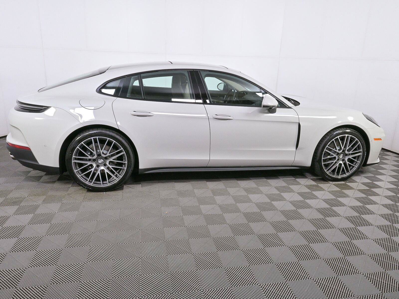 New 2026 Porsche Panamera image 25
