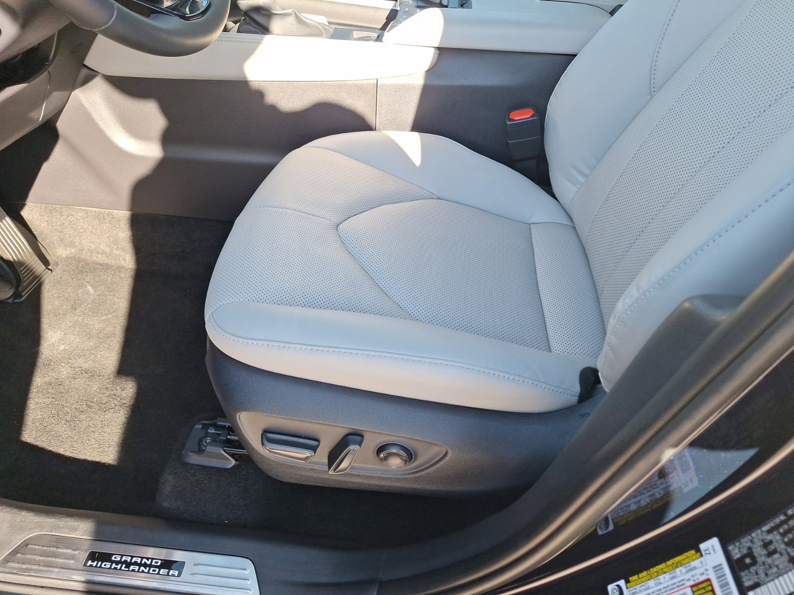 Used 2026 Toyota Grand Highlander FWD image 15