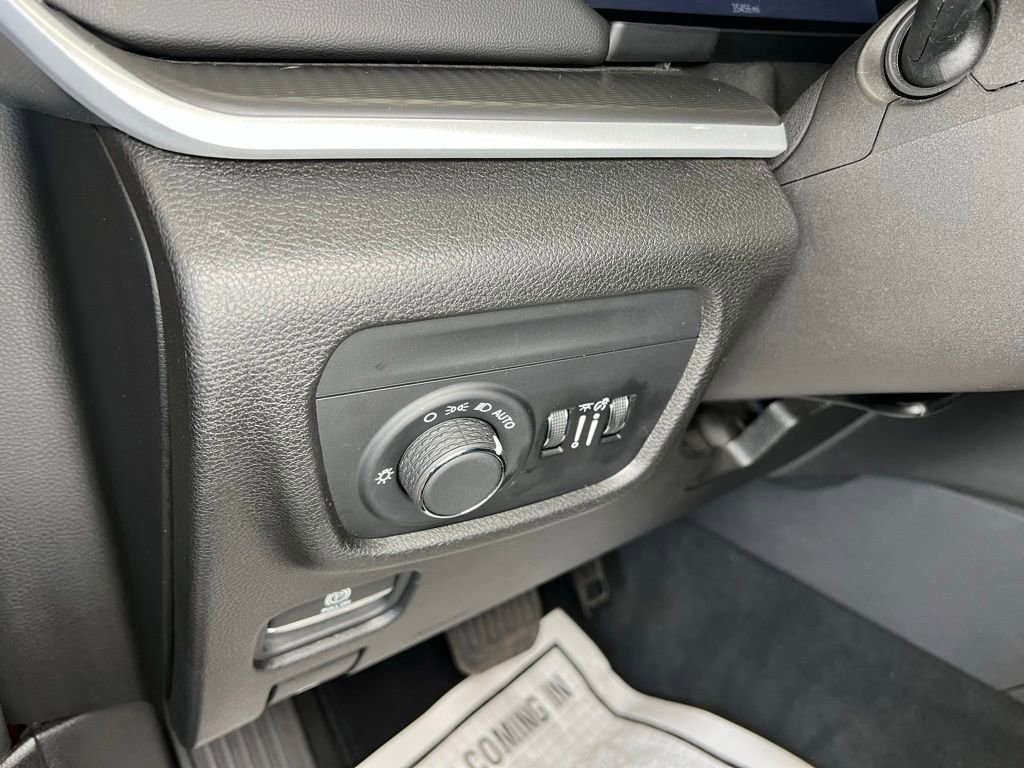 Used 2024 Jeep Grand Cherokee Altitude image 14