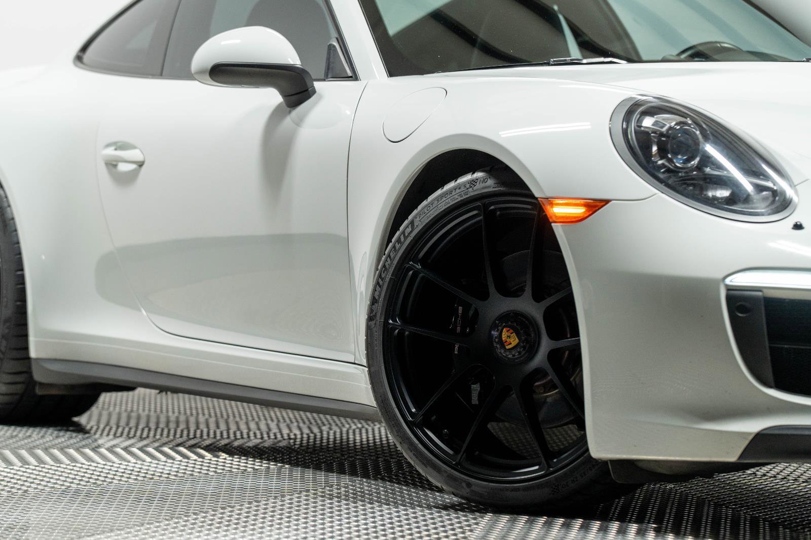 Used 2018 Porsche 911 Carrera GTS image 30