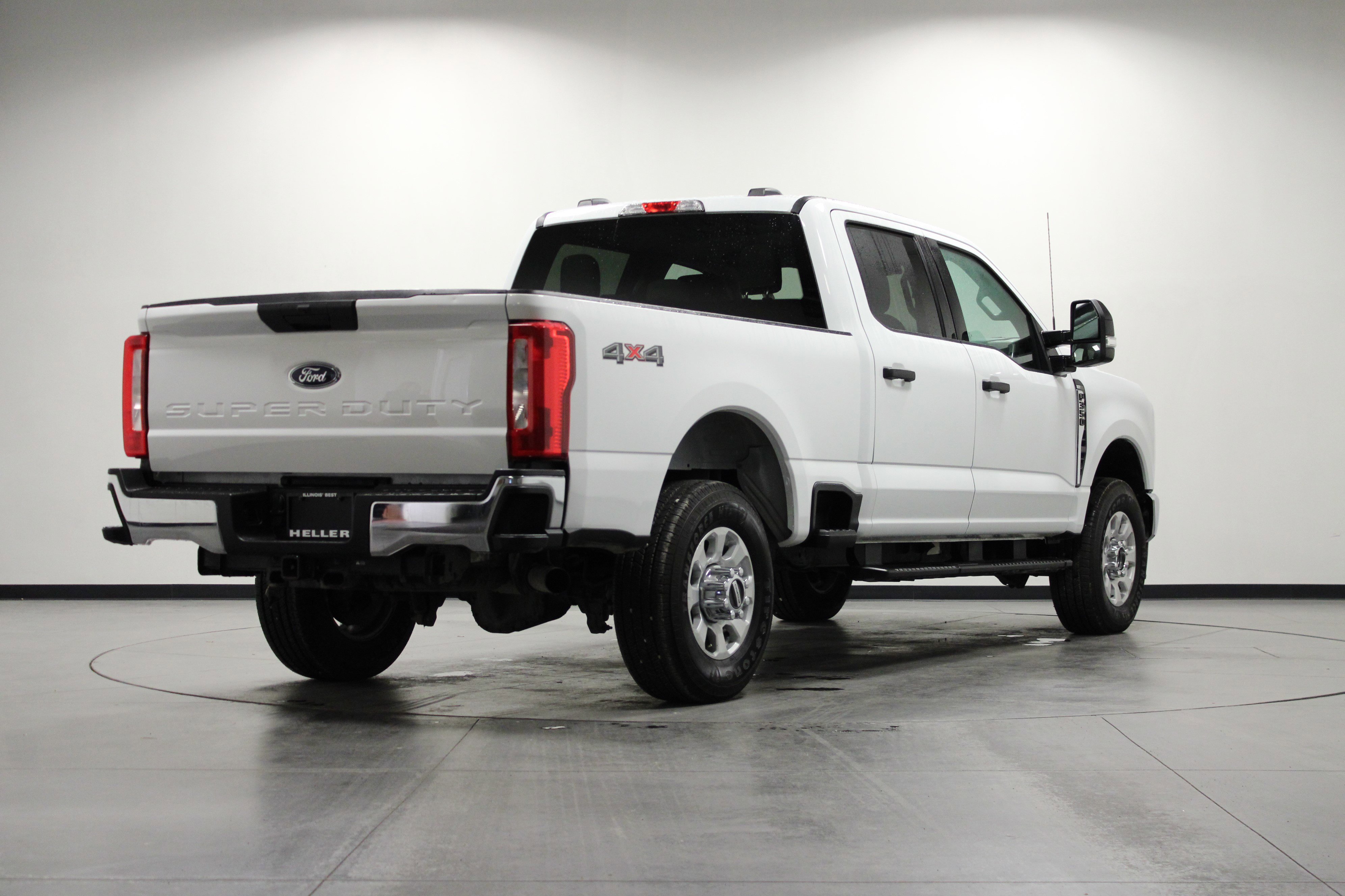 Used 2023 Ford F350 XLT image 4