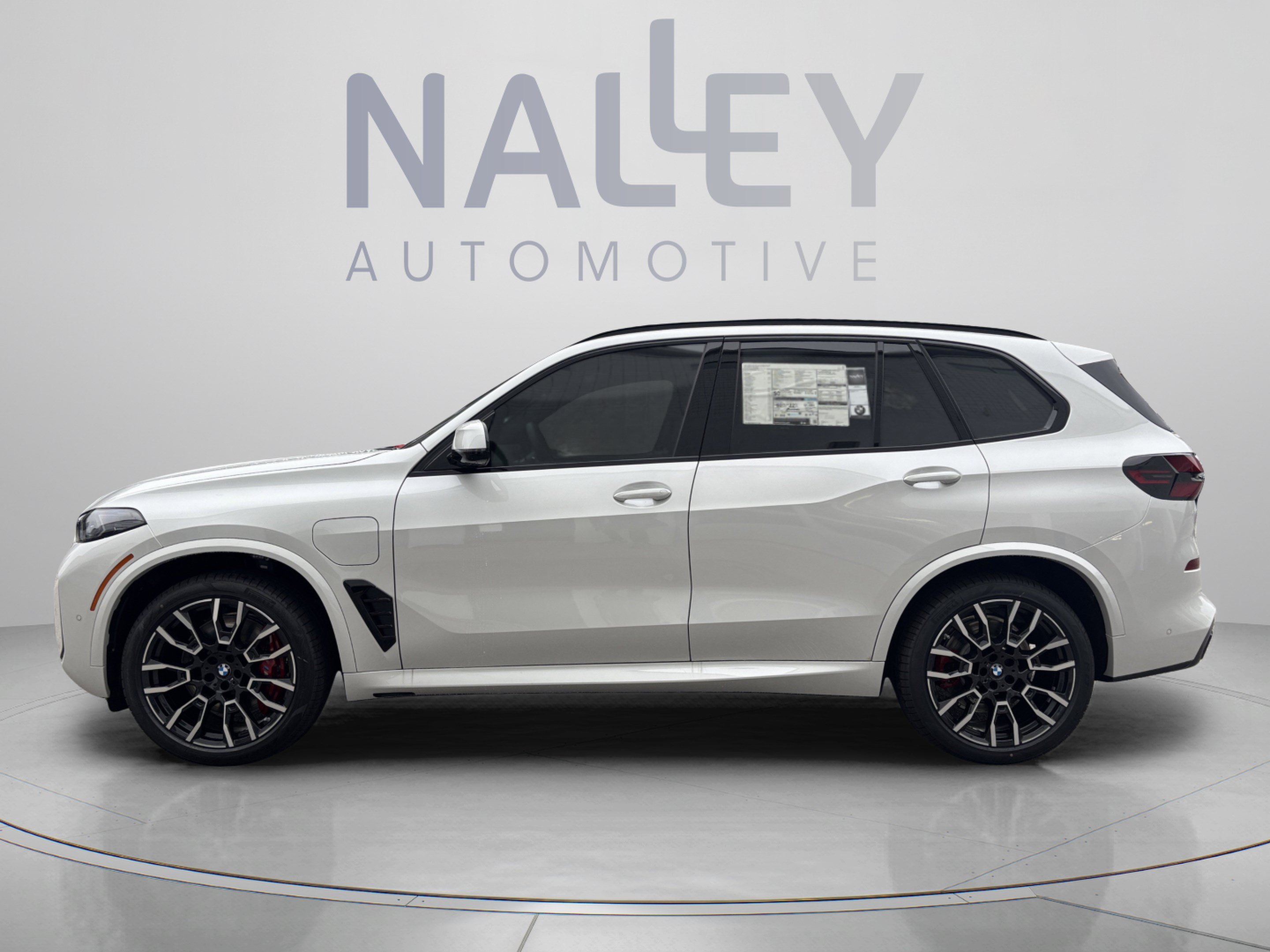 Used 2026 BMW X5 xDrive50e w/ M Sport Package AWD/4WD image 2