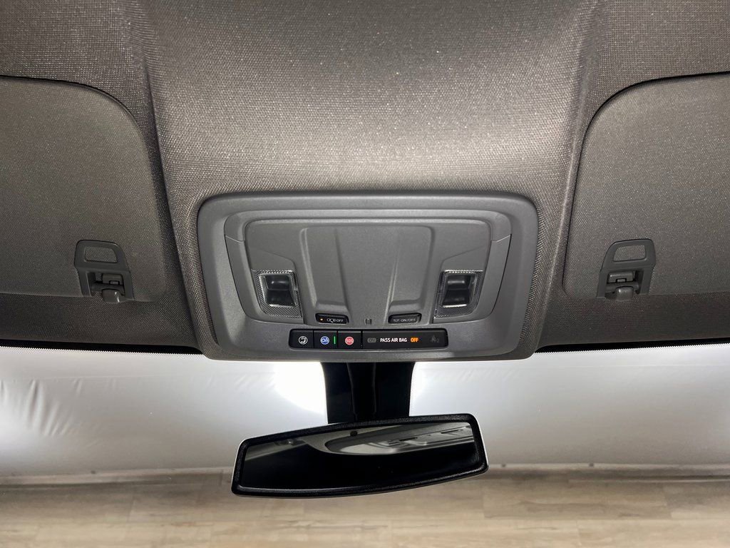 Used 2022 Chevrolet Silverado 2500 Custom w/ Custom Value Package image 17