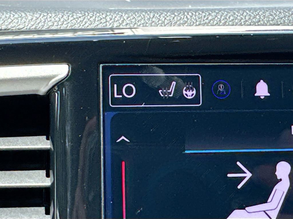 Used 2023 Chrysler Pacifica Touring-L FWD image 16